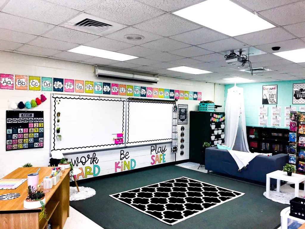 black white classroom decor