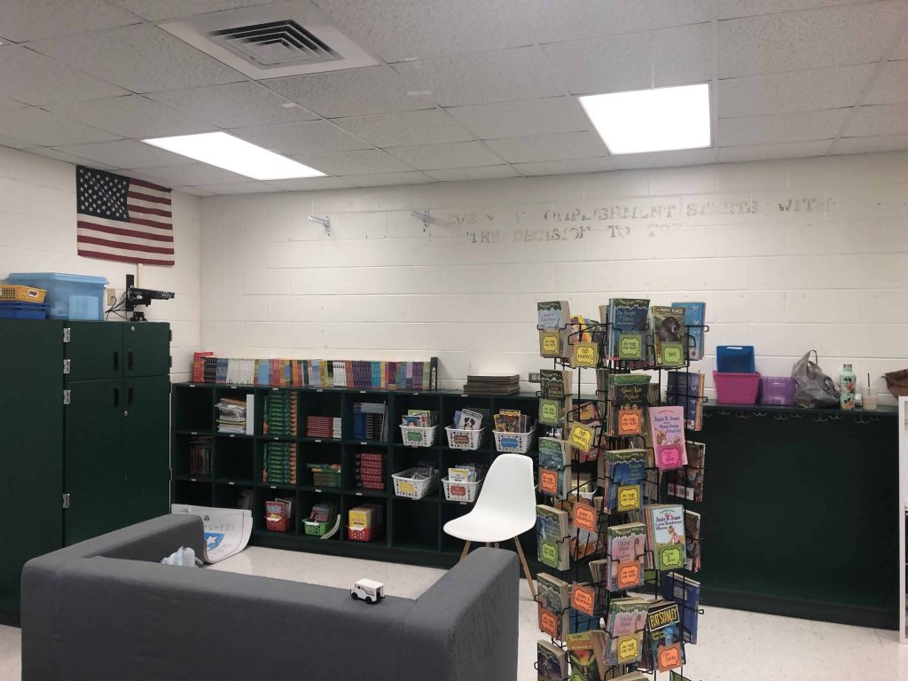 Reading area before the classroom makeover