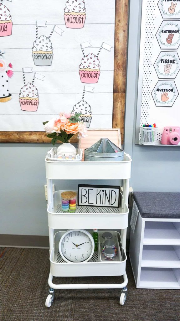 This trolley cart will help you stay mobile and organize the classroom with all the things!
